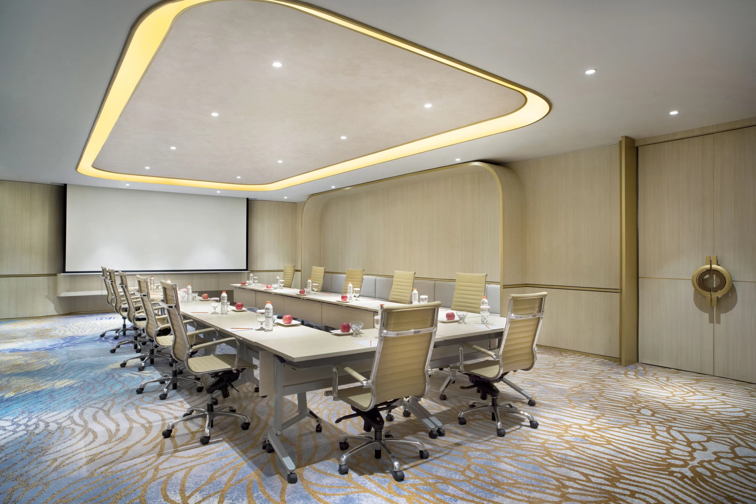 Atria Hotel adalah salah satu hotel bisnis populer di kawasan Gading Serpong.
